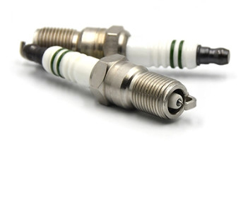 La bougie d'allumage originale de platine de l'iridium Q6RTIP-13 remplacent le champion S10YCC de la voiture NGK BP6EFS Bosch H6DC Autolite 103 de FAW MAZDA