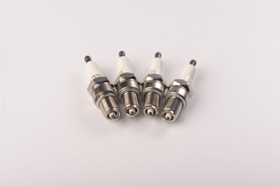 Remplacement automatique de bougies d'allumage de F6TC avec le matériel de cuivre de noyau
