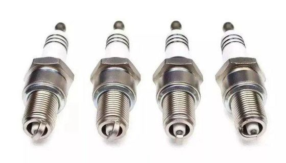 Les pièces d'auto japonaises allumage la bougie remplaçant le champion de Bosch NGK